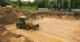 Разработка котлована Краснокамск стоимость за от 570 руб. м3 - заказать работы по копке и рытью котлованов | траншей